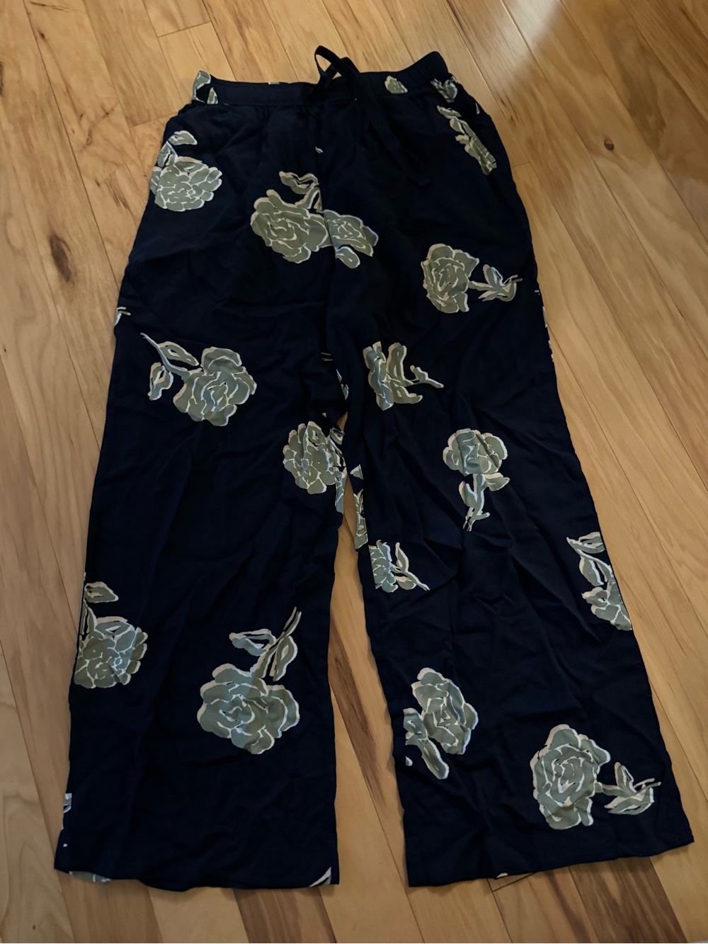 NWT Uniqlo Floral Pajama Pants - S
